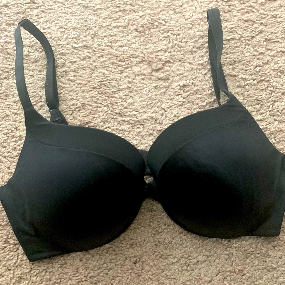 Black Victoria’s Secret push up bra. 34 C